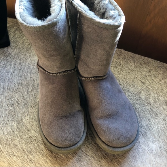 UGG Shoes - UGG Classic Short II grey suede boot womens size 7 excellent
